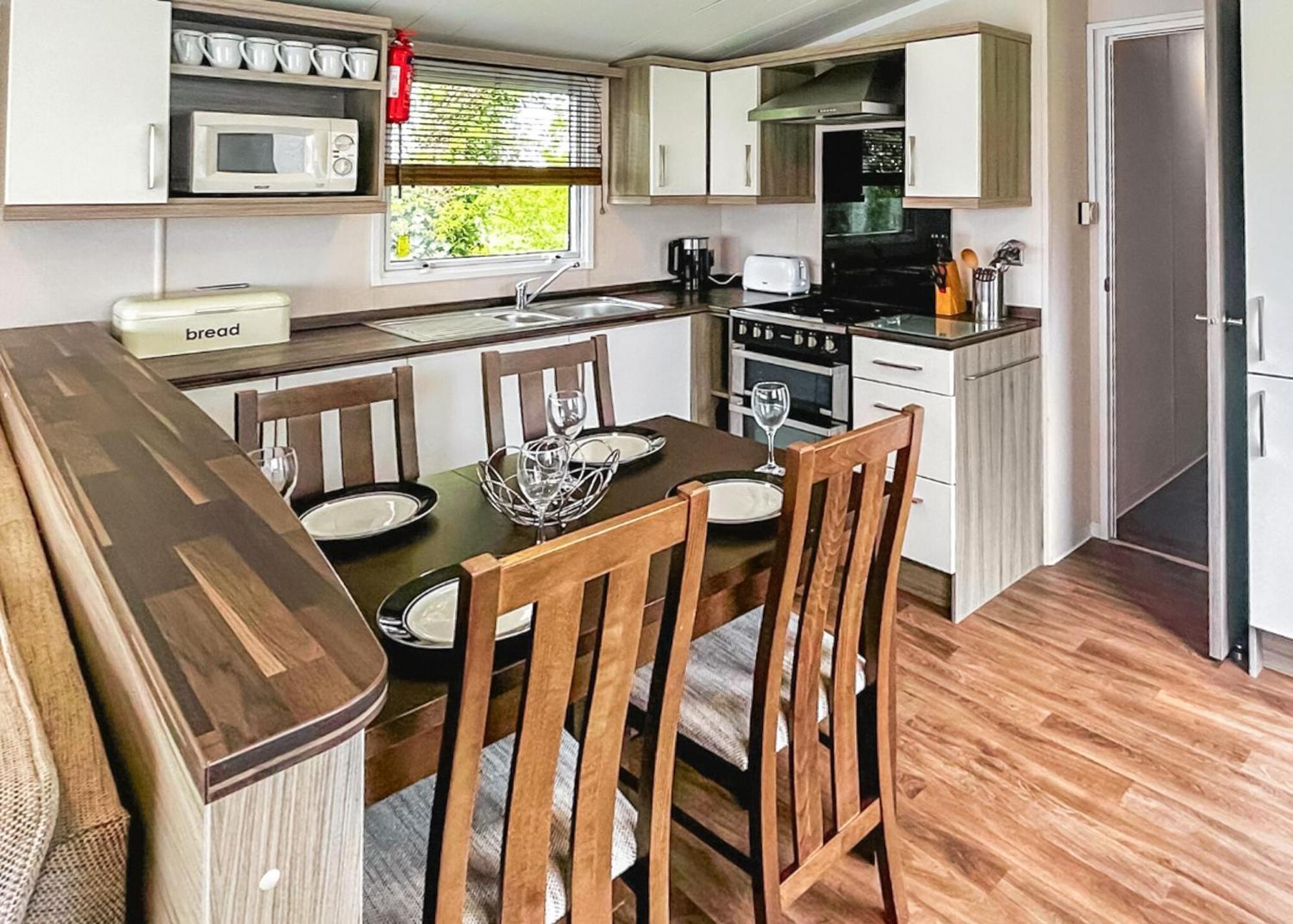 Orchards Holiday Park Newbridge  Quarto foto